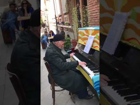 Grandpa playing piano in Batumi / ულამაზესი შესრულება ბაბუსგან ^_^